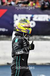 Lewis Hamilton (GBR) Mercedes AMG F1 celebrates his third position in parc ferme. 03.07.2022. Formula 1 World Championship, Rd 10, British Grand Prix, Silverstone, England, Race Day.