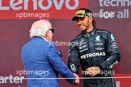 Third placed Lewis Hamilton (GBR) Mercedes AMG F1 on the podium with David Richards (GBR) CEO Prodrive. 03.07.2022. Formula 1 World Championship, Rd 10, British Grand Prix, Silverstone, England, Race Day.