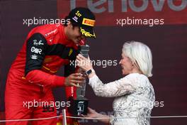 1st place Carlos Sainz Jr (ESP) Ferrari F1-75 presented by Nadine Dorries (GBR) Secretary of State for Digital, Culture, Media and Sport. 03.07.2022. Formula 1 World Championship, Rd 10, British Grand Prix, Silverstone, England, Race Day.