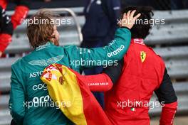Sebastian Vettel (GER) Aston Martin F1 Team AMR22 and 1st place Carlos Sainz Jr (ESP) Ferrari F1-75. 03.07.2022. Formula 1 World Championship, Rd 10, British Grand Prix, Silverstone, England, Race Day.