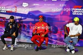 (L to R): Sergio Perez (MEX) Red Bull Racing; Carlos Sainz Jr (ESP) Ferrari; and Lewis Hamilton (GBR) Mercedes AMG F1, in the post race FIA Press Conference. 03.07.2022. Formula 1 World Championship, Rd 10, British Grand Prix, Silverstone, England, Race Day.