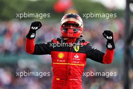 Race winner Carlos Sainz Jr (ESP) Ferrari celebrates in parc ferme. 03.07.2022. Formula 1 World Championship, Rd 10, British Grand Prix, Silverstone, England, Race Day.