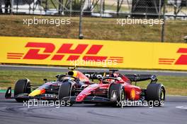 Charles Leclerc (MON) Ferrari F1-75 and Sergio Perez (MEX) Red Bull Racing RB18 battle for position. 03.07.2022. Formula 1 World Championship, Rd 10, British Grand Prix, Silverstone, England, Race Day.
