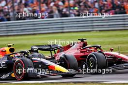 Sergio Perez (MEX) Red Bull Racing RB18 and Charles Leclerc (MON) Ferrari F1-75 battle for position. 03.07.2022. Formula 1 World Championship, Rd 10, British Grand Prix, Silverstone, England, Race Day.