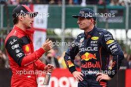 Charles Leclerc (MON) Ferrari F1-75 with Max Verstappen (NLD) Red Bull Racing RB18. 02.07.2022. Formula 1 World Championship, Rd 10, British Grand Prix, Silverstone, England, Qualifying Day.