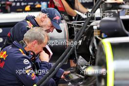 Adrian Newey (GBR) Red Bull Racing Chief Technical Officer with the Red Bull Racing RB18 floor. 02.07.2022. Formula 1 World Championship, Rd 10, British Grand Prix, Silverstone, England, Qualifying Day.