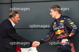 Nigel Mansell (GBR) with Max Verstappen (NLD) Red Bull Racing RB18. 02.07.2022. Formula 1 World Championship, Rd 10, British Grand Prix, Silverstone, England, Qualifying Day.