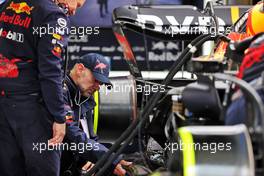 Adrian Newey (GBR) Red Bull Racing Chief Technical Officer with the Red Bull Racing RB18 floor. 02.07.2022. Formula 1 World Championship, Rd 10, British Grand Prix, Silverstone, England, Qualifying Day.
