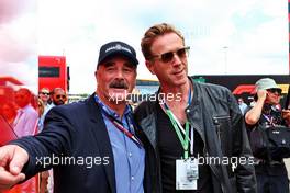 (L to R): Nigel Mansell (GBR) with Damian Lewis (GBR) Actor. 03.07.2022. Formula 1 World Championship, Rd 10, British Grand Prix, Silverstone, England, Race Day.