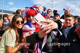 Luisinha Oliveira (POR), girlfriend of Lando Norris (GBR) McLaren, with fans. 03.07.2022. Formula 1 World Championship, Rd 10, British Grand Prix, Silverstone, England, Race Day.