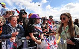 Luisinha Oliveira (POR), girlfriend of Lando Norris (GBR) McLaren, with fans. 03.07.2022. Formula 1 World Championship, Rd 10, British Grand Prix, Silverstone, England, Race Day.
