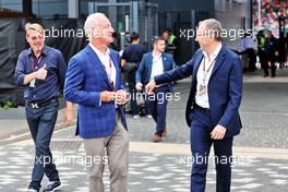 (L to R): Greg Maffei (USA) Liberty Media Corporation President and Chief Executive Officer with Stefano Domenicali (ITA) Formula One President and CEO. 03.07.2022. Formula 1 World Championship, Rd 10, British Grand Prix, Silverstone, England, Race Day.