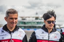 Guanyu Zhou (CHN) Alfa Romeo F1 Team walks the circuit with the team. 30.06.2022. Formula 1 World Championship, Rd 10, British Grand Prix, Silverstone, England, Preparation Day.