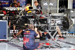 Red Bull Racing RB18 being built up in the pits. 30.06.2022. Formula 1 World Championship, Rd 10, British Grand Prix, Silverstone, England, Preparation Day.