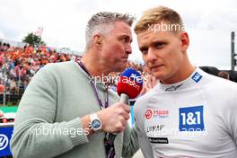 (L to R): Ralf Schumacher (GER) Sky Sport Presenter with Mick Schumacher (GER) Haas F1 Team on the grid. 31.07.2022. Formula 1 World Championship, Rd 13, Hungarian Grand Prix, Budapest, Hungary, Race Day.