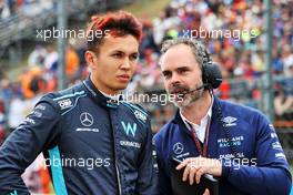 (L to R): Alexander Albon (THA) Williams Racing on the grid with James Urwin (GBR) Williams Racing Race Engineer. 31.07.2022. Formula 1 World Championship, Rd 13, Hungarian Grand Prix, Budapest, Hungary, Race Day.