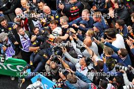 Race winner Max Verstappen (NLD) Red Bull Racing celebrates with the team in parc ferme. 31.07.2022. Formula 1 World Championship, Rd 13, Hungarian Grand Prix, Budapest, Hungary, Race Day.