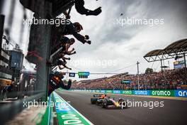 Race winner Max Verstappen (NLD) Red Bull Racing RB18 celebrates as he passes his team at the end of the race. 31.07.2022. Formula 1 World Championship, Rd 13, Hungarian Grand Prix, Budapest, Hungary, Race Day.