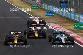 Max Verstappen (NLD), Red Bull Racing and George Russell (GBR), Mercedes AMG F1  31.07.2022. Formula 1 World Championship, Rd 13, Hungarian Grand Prix, Budapest, Hungary, Race Day.
