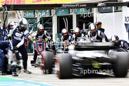 Pierre Gasly (FRA) AlphaTauri AT03 makes a pit stop. 31.07.2022. Formula 1 World Championship, Rd 13, Hungarian Grand Prix, Budapest, Hungary, Race Day.