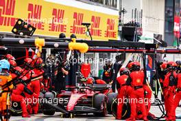 Carlos Sainz Jr (ESP) Ferrari F1-75 makes a pit stop. 31.07.2022. Formula 1 World Championship, Rd 13, Hungarian Grand Prix, Budapest, Hungary, Race Day.