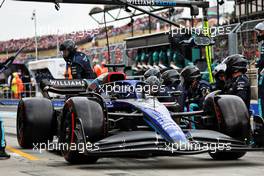 Alexander Albon (THA) Williams Racing FW44 makes a pit stop. 31.07.2022. Formula 1 World Championship, Rd 13, Hungarian Grand Prix, Budapest, Hungary, Race Day.