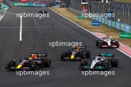 Max Verstappen (NLD), Red Bull Racing and George Russell (GBR), Mercedes AMG F1  31.07.2022. Formula 1 World Championship, Rd 13, Hungarian Grand Prix, Budapest, Hungary, Race Day.