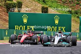 Charles Leclerc (MON) Ferrari F1-75 and George Russell (GBR) Mercedes AMG F1 W13 battle for position. 31.07.2022. Formula 1 World Championship, Rd 13, Hungarian Grand Prix, Budapest, Hungary, Race Day.