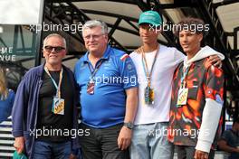 (L to R): Wolfgang Puck (AUT) / (USA) Chef with Otmar Szafnauer (USA) Alpine F1 Team, Team Principal. 30.07.2022. Formula 1 World Championship, Rd 13, Hungarian Grand Prix, Budapest, Hungary, Qualifying Day.