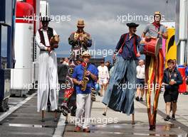 Paddock atmosphere - men on stilts. 31.07.2022. Formula 1 World Championship, Rd 13, Hungarian Grand Prix, Budapest, Hungary, Race Day.