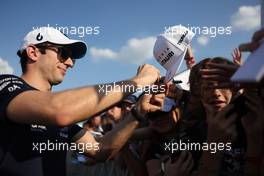 Nicholas Latifi (CDN) Williams Racing with fans. 28.07.2022. Formula 1 World Championship, Rd 13, Hungarian Grand Prix, Budapest, Hungary, Preparation Day.