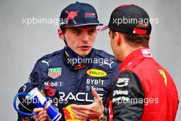 (L to R): Max Verstappen (NLD) Red Bull Racing with Charles Leclerc (MON) Ferrari in qualifying parc ferme. 22.04.2022. Formula 1 World Championship, Rd 4, Emilia Romagna Grand Prix, Imola, Italy, Qualifying Day.