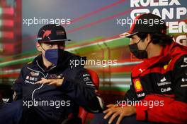 (L to R): Max Verstappen (NLD) Red Bull Racing and Carlos Sainz Jr (ESP) Ferrari in the FIA Press Conference. 22.04.2022. Formula 1 World Championship, Rd 4, Emilia Romagna Grand Prix, Imola, Italy, Qualifying Day.