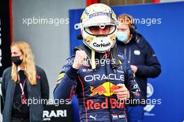 Max Verstappen (NLD) Red Bull Racing celebrates his pole position in qualifying parc ferme. 22.04.2022. Formula 1 World Championship, Rd 4, Emilia Romagna Grand Prix, Imola, Italy, Qualifying Day.