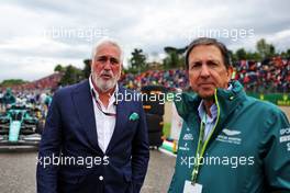 (L to R): Lawrence Stroll (CDN) Aston Martin F1 Team Investor with John Idol, Capri Holdings CEO and Chairman, on the grid. 24.04.2022. Formula 1 World Championship, Rd 4, Emilia Romagna Grand Prix, Imola, Italy, Race Day.