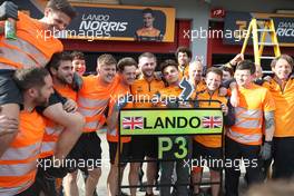 Lando Norris (GBR) McLaren MCL36 celebrates 3rd place with his team. 24.04.2022. Formula 1 World Championship, Rd 4, Emilia Romagna Grand Prix, Imola, Italy, Race Day.