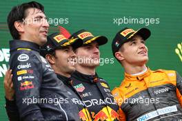 Sergio Perez (MEX), Red Bull Racing Lando Norris (GBR), McLaren F1 Team and Max Verstappen (NLD), Red Bull Racing  24.04.2022. Formula 1 World Championship, Rd 4, Emilia Romagna Grand Prix, Imola, Italy, Race Day.