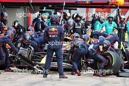 Max Verstappen (NLD) Red Bull Racing RB18 makes a pit stop. 24.04.2022. Formula 1 World Championship, Rd 4, Emilia Romagna Grand Prix, Imola, Italy, Race Day.