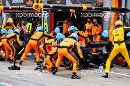 Daniel Ricciardo (AUS) McLaren MCL36 makes a pit stop. 24.04.2022. Formula 1 World Championship, Rd 4, Emilia Romagna Grand Prix, Imola, Italy, Race Day.
