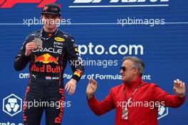 Max Verstappen (NLD) Red Bull Racing RB18 with Jean Alesi (FRA).  23.04.2022. Formula 1 World Championship, Rd 4, Emilia Romagna Grand Prix, Imola, Italy, Sprint Day.