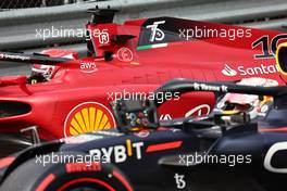 Charles Leclerc (MON) Ferrari F1-75 and Max Verstappen (NLD) Red Bull Racing. 23.04.2022. Formula 1 World Championship, Rd 4, Emilia Romagna Grand Prix, Imola, Italy, Sprint Day.