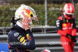 Max Verstappen (NLD) Red Bull Racing RB18 and Charles Leclerc (MON) Ferrari. 23.04.2022. Formula 1 World Championship, Rd 4, Emilia Romagna Grand Prix, Imola, Italy, Sprint Day.