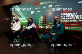 (L to R): Guenther Steiner (ITA) Haas F1 Team Prinicipal; Jost Capito (GER) Williams Racing Chief Executive Officer; and Mike Krack (LUX) Aston Martin F1 Team, Team Principal, in the FIA Press Conference. 23.04.2022. Formula 1 World Championship, Rd 4, Emilia Romagna Grand Prix, Imola, Italy, Sprint Day.