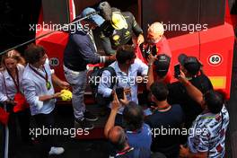 Carlos Sainz Jr (ESP) Ferrari with fans. 09.09.2022. Formula 1 World Championship, Rd 16, Italian Grand Prix, Monza, Italy, Practice Day.