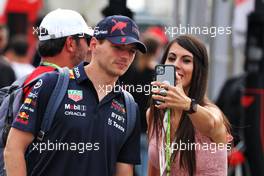 Max Verstappen (NLD) Red Bull Racing with a fan. 09.09.2022. Formula 1 World Championship, Rd 16, Italian Grand Prix, Monza, Italy, Practice Day.