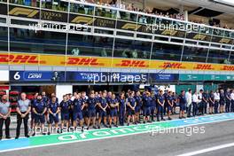 Williams Racing in the pits as a minute's silence is held in memory of Queen Elizabeth II. 09.09.2022. Formula 1 World Championship, Rd 16, Italian Grand Prix, Monza, Italy, Practice Day.