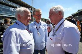 Mario Illien (SUI) Ilmor Engineering Co-Founder (Centre) and Pat Symonds (GBR) Formula 1 Chief Technical Officer on the grid. 11.09.2022. Formula 1 World Championship, Rd 16, Italian Grand Prix, Monza, Italy, Race Day.