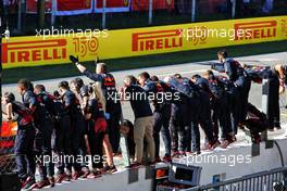 Red Bull Racing celebrate victory for Max Verstappen (NLD) Red Bull Racing. 11.09.2022. Formula 1 World Championship, Rd 16, Italian Grand Prix, Monza, Italy, Race Day.