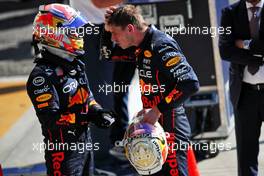 (L to R): Sergio Perez (MEX) Red Bull Racing in parc ferme with team mate Max Verstappen (NLD) Red Bull Racing. 11.09.2022. Formula 1 World Championship, Rd 16, Italian Grand Prix, Monza, Italy, Race Day.