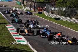 Max Verstappen (NLD) Red Bull Racing RB18 at the start of the race. 11.09.2022. Formula 1 World Championship, Rd 16, Italian Grand Prix, Monza, Italy, Race Day.